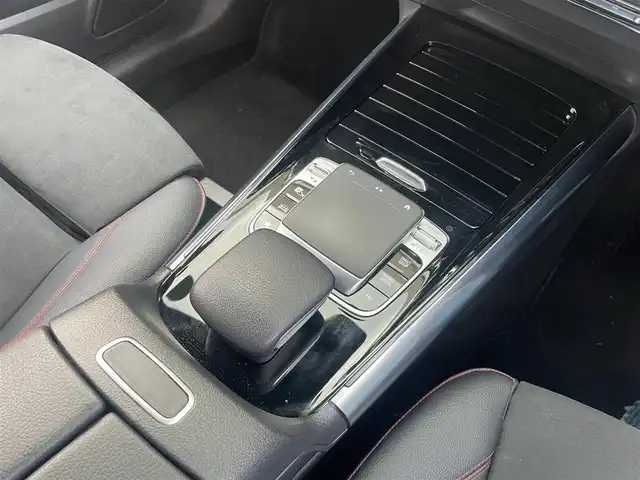 メルセデス・ベンツ Ｂ２００ｄ AMGライン 東京都 2019(令1)年 4万km 黒 アドバンスドパッケージ/レーダーセーフティパッケージ/メーカーナビ/フルセグTV/USB/Bluetooth/360°カメラ/ハーフレザーシート/シートヒーター/パワーシート/アダプティブクルーズコントロール/ブラインドスポットモニター/レーンキープアシスト/スマートキー/ETC