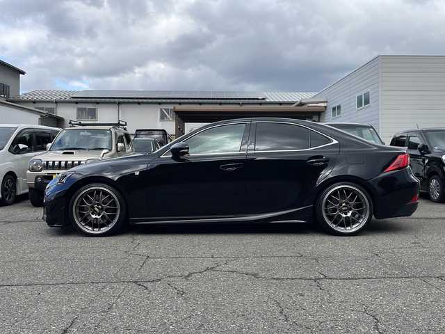 レクサス ＩＳ 300 Fスポーツ 福井県 2018(平30)年 6.7万km ブラック ワンオーナー/メーカー純正ナビーション/（CD/DVDS/BT）/フルセグテレビ/バックカメラ/BBS19インチアルミホイール/プリクラッシュセーフティ/レーンキープアシスト/アダプティブクルーズコントロール/パワーシート/シートヒーター/ステアリングリモコン/パドルシフト/ハーフレザーシート/LEDヘッドライト/オートリトラミー/オートハイビーム/オートライト/プッシュスタート/スマートキー/保証書/取扱説明書