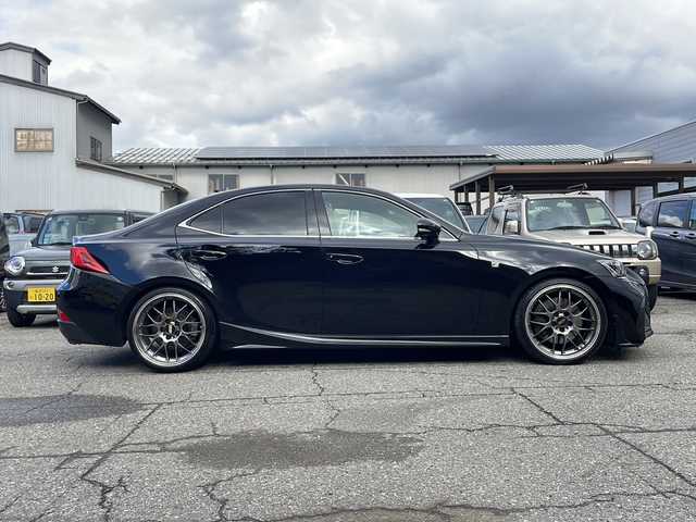 レクサス ＩＳ 300 Fスポーツ 神奈川県 2018(平30)年 6.7万km ブラック ワンオーナー/メーカー純正ナビーション/（CD/DVDS/BT）/フルセグテレビ/バックカメラ/BBS19インチアルミホイール/プリクラッシュセーフティ/レーンキープアシスト/アダプティブクルーズコントロール/パワーシート/シートヒーター/ステアリングリモコン/パドルシフト/ハーフレザーシート/LEDヘッドライト/オートリトラミー/オートハイビーム/オートライト/プッシュスタート/スマートキー/保証書/取扱説明書