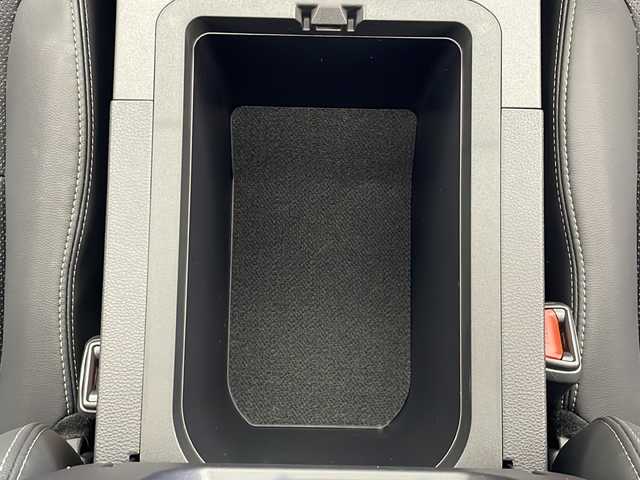 トヨタ ランドクルーザー ２５０ VX 秋田県 2024(令6)年 0.9万km プラチナホワイトパールマイカ 純正ナビ /フルセグTV /全方位カメラ/バックカメラ/サンルーフ /ETC2.0/電動リアゲート /デジタルインナーミラー /シートヒーター /ステアリングリモコン /オートエアコン/ライトレベライザー/オートマチックハイビーム/電格ミラー/ルーフレール/スマートキー/スペアキー有/クリアランスソナー/オートライト/純正フロアマット/コーナーセンサー/ウィンカーミラー/純正AW/フォグライト/ルーフーレール /運転席パワーシート /クルーズコントロール/オートライト/自動パーキングブレーキ/オートホールド/ステアリングリモコン/ステアリングヒーター/保証書/取扱説明書