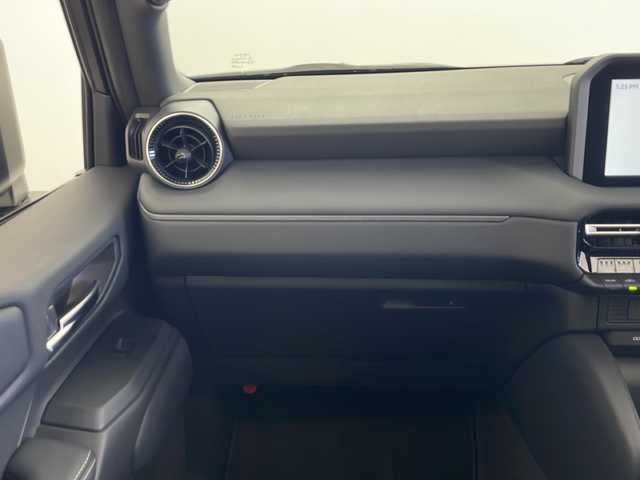 トヨタ ランドクルーザー ２５０ VX 秋田県 2024(令6)年 0.9万km プラチナホワイトパールマイカ 純正ナビ /フルセグTV /全方位カメラ/バックカメラ/サンルーフ /ETC2.0/電動リアゲート /デジタルインナーミラー /シートヒーター /ステアリングリモコン /オートエアコン/ライトレベライザー/オートマチックハイビーム/電格ミラー/ルーフレール/スマートキー/スペアキー有/クリアランスソナー/オートライト/純正フロアマット/コーナーセンサー/ウィンカーミラー/純正AW/フォグライト/ルーフーレール /運転席パワーシート /クルーズコントロール/オートライト/自動パーキングブレーキ/オートホールド/ステアリングリモコン/ステアリングヒーター/保証書/取扱説明書