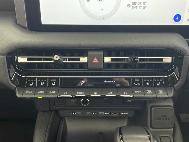 トヨタ ランドクルーザー ２５０ VX 秋田県 2024(令6)年 0.9万km プラチナホワイトパールマイカ 純正ナビ /フルセグTV /全方位カメラ/バックカメラ/サンルーフ /ETC2.0/電動リアゲート /デジタルインナーミラー /シートヒーター /ステアリングリモコン /オートエアコン/ライトレベライザー/オートマチックハイビーム/電格ミラー/ルーフレール/スマートキー/スペアキー有/クリアランスソナー/オートライト/純正フロアマット/コーナーセンサー/ウィンカーミラー/純正AW/フォグライト/ルーフーレール /運転席パワーシート /クルーズコントロール/オートライト/自動パーキングブレーキ/オートホールド/ステアリングリモコン/ステアリングヒーター/保証書/取扱説明書