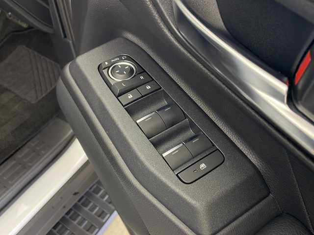 トヨタ ランドクルーザー ２５０ VX 秋田県 2024(令6)年 0.9万km プラチナホワイトパールマイカ 純正ナビ /フルセグTV /全方位カメラ/バックカメラ/サンルーフ /ETC2.0/電動リアゲート /デジタルインナーミラー /シートヒーター /ステアリングリモコン /オートエアコン/ライトレベライザー/オートマチックハイビーム/電格ミラー/ルーフレール/スマートキー/スペアキー有/クリアランスソナー/オートライト/純正フロアマット/コーナーセンサー/ウィンカーミラー/純正AW/フォグライト/ルーフーレール /運転席パワーシート /クルーズコントロール/オートライト/自動パーキングブレーキ/オートホールド/ステアリングリモコン/ステアリングヒーター/保証書/取扱説明書