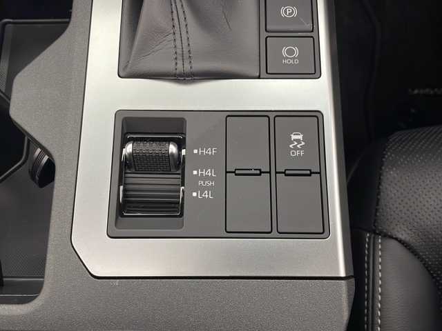 トヨタ ランドクルーザー ２５０ VX 秋田県 2024(令6)年 0.9万km プラチナホワイトパールマイカ 純正ナビ /フルセグTV /全方位カメラ/バックカメラ/サンルーフ /ETC2.0/電動リアゲート /デジタルインナーミラー /シートヒーター /ステアリングリモコン /オートエアコン/ライトレベライザー/オートマチックハイビーム/電格ミラー/ルーフレール/スマートキー/スペアキー有/クリアランスソナー/オートライト/純正フロアマット/コーナーセンサー/ウィンカーミラー/純正AW/フォグライト/ルーフーレール /運転席パワーシート /クルーズコントロール/オートライト/自動パーキングブレーキ/オートホールド/ステアリングリモコン/ステアリングヒーター/保証書/取扱説明書