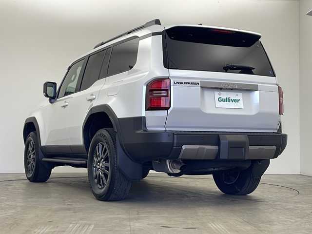 トヨタ ランドクルーザー ２５０ VX 秋田県 2024(令6)年 0.9万km プラチナホワイトパールマイカ 純正ナビ /フルセグTV /全方位カメラ/バックカメラ/サンルーフ /ETC2.0/電動リアゲート /デジタルインナーミラー /シートヒーター /ステアリングリモコン /オートエアコン/ライトレベライザー/オートマチックハイビーム/電格ミラー/ルーフレール/スマートキー/スペアキー有/クリアランスソナー/オートライト/純正フロアマット/コーナーセンサー/ウィンカーミラー/純正AW/フォグライト/ルーフーレール /運転席パワーシート /クルーズコントロール/オートライト/自動パーキングブレーキ/オートホールド/ステアリングリモコン/ステアリングヒーター/保証書/取扱説明書