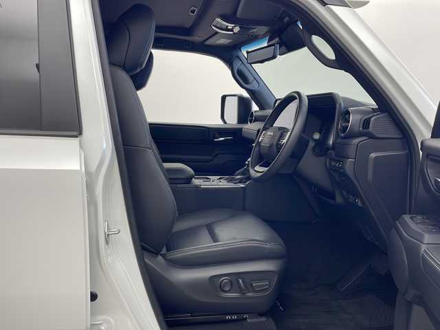 トヨタ ランドクルーザー ２５０ VX 秋田県 2024(令6)年 0.9万km プラチナホワイトパールマイカ 純正ナビ /フルセグTV /全方位カメラ/バックカメラ/サンルーフ /ETC2.0/電動リアゲート /デジタルインナーミラー /シートヒーター /ステアリングリモコン /オートエアコン/ライトレベライザー/オートマチックハイビーム/電格ミラー/ルーフレール/スマートキー/スペアキー有/クリアランスソナー/オートライト/純正フロアマット/コーナーセンサー/ウィンカーミラー/純正AW/フォグライト/ルーフーレール /運転席パワーシート /クルーズコントロール/オートライト/自動パーキングブレーキ/オートホールド/ステアリングリモコン/ステアリングヒーター/保証書/取扱説明書