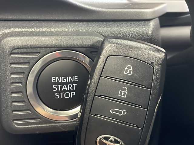 トヨタ ランドクルーザー ２５０ VX 秋田県 2024(令6)年 0.9万km プラチナホワイトパールマイカ 純正ナビ /フルセグTV /全方位カメラ/バックカメラ/サンルーフ /ETC2.0/電動リアゲート /デジタルインナーミラー /シートヒーター /ステアリングリモコン /オートエアコン/ライトレベライザー/オートマチックハイビーム/電格ミラー/ルーフレール/スマートキー/スペアキー有/クリアランスソナー/オートライト/純正フロアマット/コーナーセンサー/ウィンカーミラー/純正AW/フォグライト/ルーフーレール /運転席パワーシート /クルーズコントロール/オートライト/自動パーキングブレーキ/オートホールド/ステアリングリモコン/ステアリングヒーター/保証書/取扱説明書