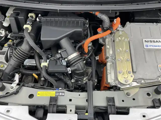 日産 ノート e－パワー ニスモ 宮城県 2019(令1)年 5万km シルバー ディスプレイオーディオ/・BT接続/・CD/DVD/・ブルーレイ対応/・USB入力/・AM/FM/純正16インチAW/クルーズコントロール/レザーシート/・ニスモ専用/LEDヘッドライト/・フォグランプ/レーンキープアシスト/革巻きステアリング/・ステアリングスイッチ