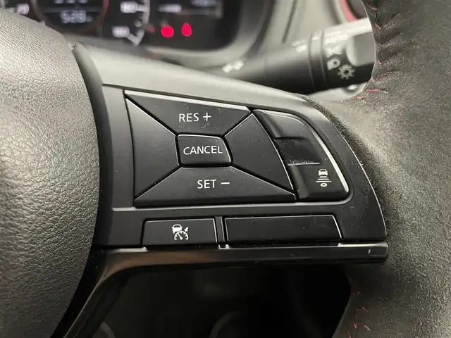 日産 ノート e－パワー ニスモ 宮城県 2019(令1)年 5万km シルバー ディスプレイオーディオ/・BT接続/・CD/DVD/・ブルーレイ対応/・USB入力/・AM/FM/純正16インチAW/クルーズコントロール/レザーシート/・ニスモ専用/LEDヘッドライト/・フォグランプ/レーンキープアシスト/革巻きステアリング/・ステアリングスイッチ