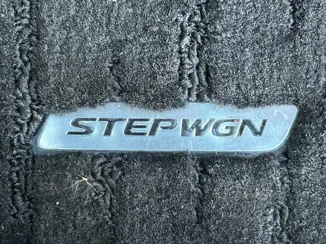 ホンダ ステップワゴン スパーダ ホンダセンシング 静岡県 2019(令1)年 3.9万km プレミアムスパークルブラックパール ホンダセンシング/純正7インチナビ/FM/AM/フルセグTV/Bluetooth/iPod/SD/3列シート（7人乗り）/追従クルーズコントロール/両側パワースライドドア/ターボエンジン/バックカメラ/ETC/純正フロアマット/LEDヘッドライト/オートライト/オートハイビーム/純正16AW