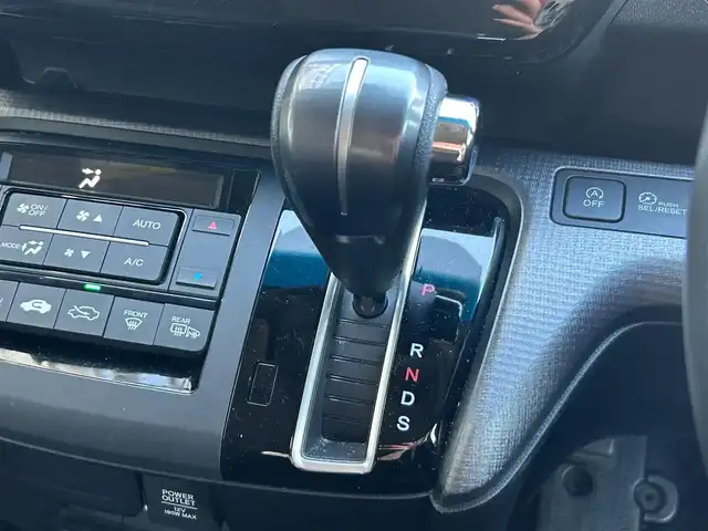 ホンダ ステップワゴン スパーダ ホンダセンシング 静岡県 2019(令1)年 3.9万km プレミアムスパークルブラックパール ホンダセンシング/純正7インチナビ/FM/AM/フルセグTV/Bluetooth/iPod/SD/3列シート（7人乗り）/追従クルーズコントロール/両側パワースライドドア/ターボエンジン/バックカメラ/ETC/純正フロアマット/LEDヘッドライト/オートライト/オートハイビーム/純正16AW