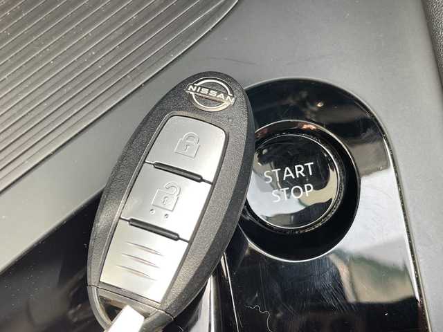 日産 ノート X 愛知県 2021(令3)年 5.5万km ピュアホワイトパール 純正9型ナビ/バックカメラ/コーナーセンサー/LEDヘッドライト/オートマチックハイビーム/ドライブレコーダー/ETC/衝突軽減システム/フルセグ/CD DVD/Bluetooth/ステアリングスイッチ/スマートキー/プッシュスタート