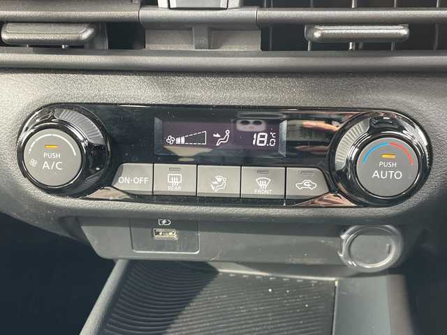 日産 ノート X 愛知県 2021(令3)年 5.5万km ピュアホワイトパール 純正9型ナビ/バックカメラ/コーナーセンサー/LEDヘッドライト/オートマチックハイビーム/ドライブレコーダー/ETC/衝突軽減システム/フルセグ/CD DVD/Bluetooth/ステアリングスイッチ/スマートキー/プッシュスタート