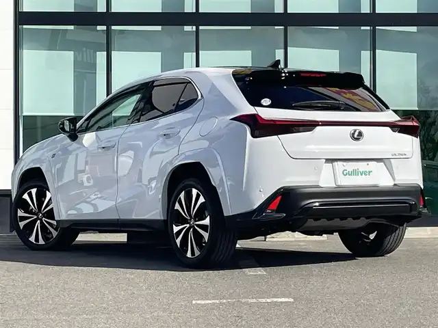 レクサス ＵＸ 250h Fスポーツ エモーショナルエクスプローラ 和歌山県 2023(令5)年 1.7万km ブラック/ホワイトノーヴァガラスフレーク 三眼LEDヘッドライト/純正メーカーナビ/パノラミックビューモニター/プリクラッシュセーフティー/レーダークルーズコントロール/レーンディパーチャーアラート/HUD/純正アルミホイール/純正フロアマット/パワーバックドア/純正ビルトインETC２，０/パワーシート/シートヒーター/シートエアベンチレーション/ステアリングヒーター/フォグランプ/オートライト/オートマチックハイビーム