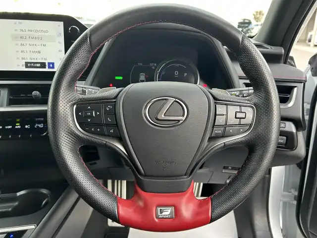 レクサス ＵＸ 250h Fスポーツ エモーショナルエクスプローラ 和歌山県 2023(令5)年 1.7万km ブラック/ホワイトノーヴァガラスフレーク 三眼LEDヘッドライト/純正メーカーナビ/パノラミックビューモニター/プリクラッシュセーフティー/レーダークルーズコントロール/レーンディパーチャーアラート/HUD/純正アルミホイール/純正フロアマット/パワーバックドア/純正ビルトインETC２，０/パワーシート/シートヒーター/シートエアベンチレーション/ステアリングヒーター/フォグランプ/オートライト/オートマチックハイビーム
