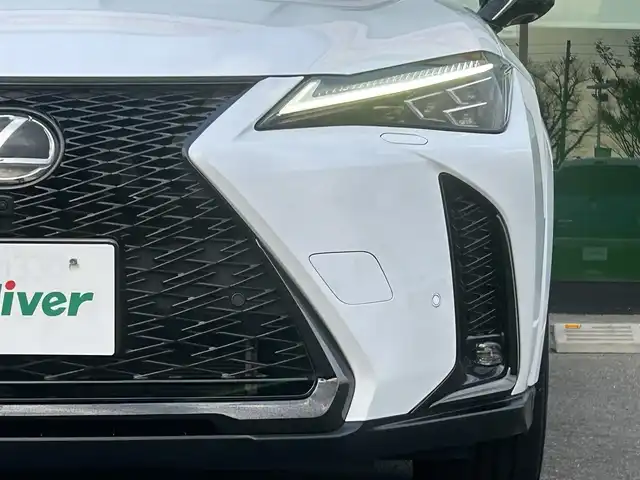 レクサス ＵＸ 250h Fスポーツ エモーショナルエクスプローラ 和歌山県 2023(令5)年 1.7万km ブラック/ホワイトノーヴァガラスフレーク 三眼LEDヘッドライト/純正メーカーナビ/パノラミックビューモニター/プリクラッシュセーフティー/レーダークルーズコントロール/レーンディパーチャーアラート/HUD/純正アルミホイール/純正フロアマット/パワーバックドア/純正ビルトインETC２，０/パワーシート/シートヒーター/シートエアベンチレーション/ステアリングヒーター/フォグランプ/オートライト/オートマチックハイビーム