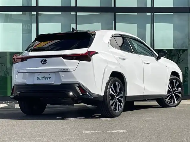 レクサス ＵＸ 250h Fスポーツ エモーショナルエクスプローラ 和歌山県 2023(令5)年 1.7万km ブラック/ホワイトノーヴァガラスフレーク 三眼LEDヘッドライト/純正メーカーナビ/パノラミックビューモニター/プリクラッシュセーフティー/レーダークルーズコントロール/レーンディパーチャーアラート/HUD/純正アルミホイール/純正フロアマット/パワーバックドア/純正ビルトインETC２，０/パワーシート/シートヒーター/シートエアベンチレーション/ステアリングヒーター/フォグランプ/オートライト/オートマチックハイビーム