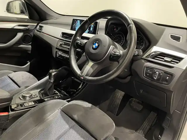 ＢＭＷ Ｘ１ xDrive 20i Mスポーツ 愛知県 2016(平28)年 4.7万km アルピンホワイトⅢ ｉＤｒｉｖｅＨＤＤナビ/Ｂｌｕｅｔｏｏｔｈ　/バックカメラ　/ＣＤ／ＤＶＤ　/インテリジェントセーフティー　/オートライト　/ミラー型ＥＴＣ　/ヒルデセントコントロール　/コーナーセンサー　/パワーバックドア/プッシュスタート/アイドリングストップ/ウィンカーミラー