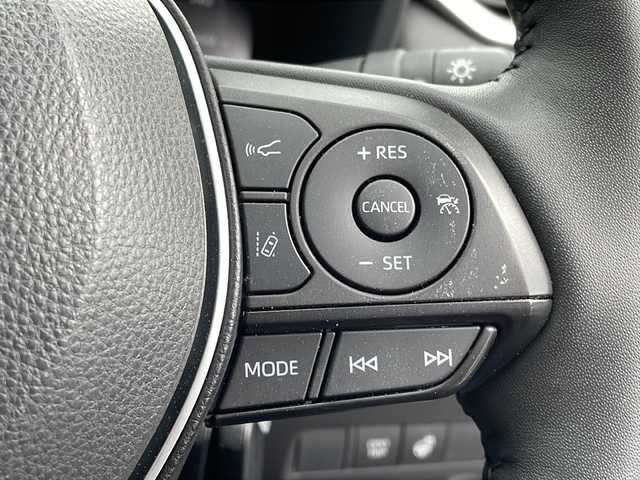 トヨタ ＲＡＶ４ アドベンチャー オフロードPKGⅡ 千葉県 2023(令5)年 1.5万km アティチュードブラックマイカ 4WD/純正10.5インチディスプレイオーディオ/（コネクティッドナビ対応）Plus/FM・AM・フルセグTV・Bluetooth Audio/AppleCarPlay対応/全方位・バックカメラ/前後ドライブレコーダー（ZDR035）/レーダークルーズコントロール/純正18インチアルミホイール/前後コーナーセンサー/トヨタセーフティセンス/ステアリングヒーター/革巻きステアリング/電動格納シート/黒レザーシート/ベンチレーション/シートヒーター/パワーシート/電動パーキング/オートホールド/LEDヘッドライト/オートハイビーム/オートライト/フォグランプ/ルーフレール/プッシュスタート/スマートキー/スペア1本/ETC2.0