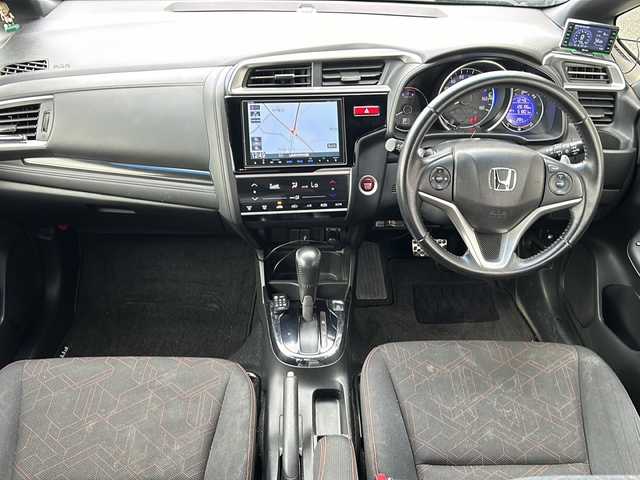 ホンダ フィット RS 山形県 2014(平26)年 12.7万km プレミアムホワイトパール バックカメラ/横滑り防止装置/クルーズコントロール/前方ドライブレコーダー/コムテックレーダー探知機/9インチ純正ナビ/（Bluetooth/フルセグ/AM/FM)/テレビキャンセラー/社外ETC/ステアリングスイッチ/パドルシフト/純正フロアマット/スマートキー×2/オートLEDライト/フォグランプ/電動格納ミラー/社外冬タイヤ積込み/（185/60/R15)
