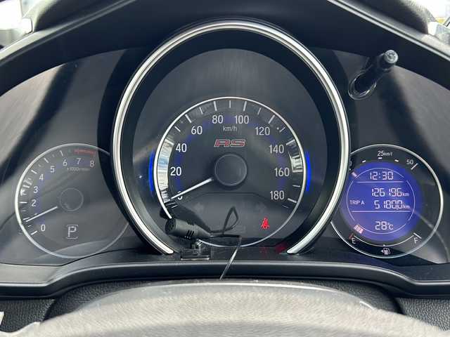 ホンダ フィット RS 山形県 2014(平26)年 12.7万km プレミアムホワイトパール バックカメラ/横滑り防止装置/クルーズコントロール/前方ドライブレコーダー/コムテックレーダー探知機/9インチ純正ナビ/（Bluetooth/フルセグ/AM/FM)/テレビキャンセラー/社外ETC/ステアリングスイッチ/パドルシフト/純正フロアマット/スマートキー×2/オートLEDライト/フォグランプ/電動格納ミラー/社外冬タイヤ積込み/（185/60/R15)