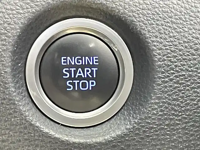 トヨタ カローラ ダブルバイビー 千葉県 2021(令3)年 3.2万km ホワイトパールクリスタルシャイン セーフティセンス（予防安全パッケージ）/・プリクラッシュセーフティ/（歩行者／自転車運転者検知機能付衝突回避支援タイプ）/・レーントレーシングアシスト/・全車速追従機能付レーダークルーズコントロール/・オートマチックハイビーム/・ロードサインアシスト/ブラインドスポットモニター/純正9インチディスプレイオーディオ/・Bluetooth接続/・バックカメラ/合皮レザーシート/・シートヒーター/ステアリングヒーター/スマートキー/LEDヘッドライト/フォグランプ/前後コーナーセンサー/ビルトインETC