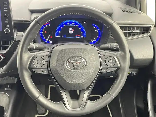 トヨタ カローラ ダブルバイビー 千葉県 2021(令3)年 3.2万km ホワイトパールクリスタルシャイン セーフティセンス（予防安全パッケージ）/・プリクラッシュセーフティ/（歩行者／自転車運転者検知機能付衝突回避支援タイプ）/・レーントレーシングアシスト/・全車速追従機能付レーダークルーズコントロール/・オートマチックハイビーム/・ロードサインアシスト/ブラインドスポットモニター/純正9インチディスプレイオーディオ/・Bluetooth接続/・バックカメラ/合皮レザーシート/・シートヒーター/ステアリングヒーター/スマートキー/LEDヘッドライト/フォグランプ/前後コーナーセンサー/ビルトインETC