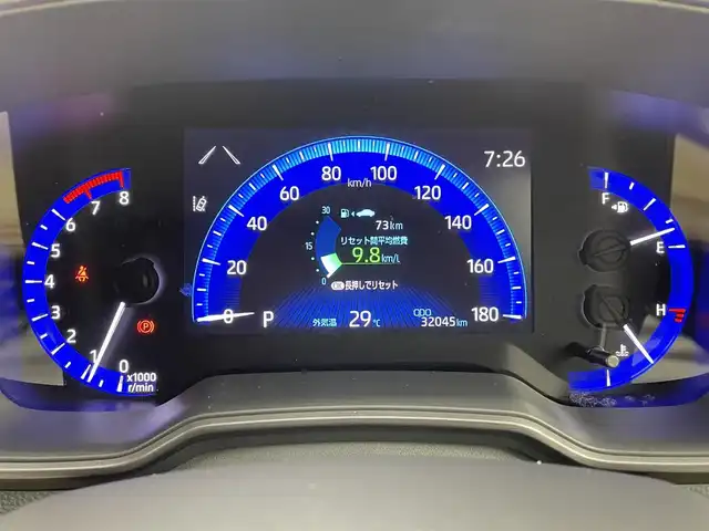トヨタ カローラ ダブルバイビー 千葉県 2021(令3)年 3.2万km ホワイトパールクリスタルシャイン セーフティセンス（予防安全パッケージ）/・プリクラッシュセーフティ/（歩行者／自転車運転者検知機能付衝突回避支援タイプ）/・レーントレーシングアシスト/・全車速追従機能付レーダークルーズコントロール/・オートマチックハイビーム/・ロードサインアシスト/ブラインドスポットモニター/純正9インチディスプレイオーディオ/・Bluetooth接続/・バックカメラ/合皮レザーシート/・シートヒーター/ステアリングヒーター/スマートキー/LEDヘッドライト/フォグランプ/前後コーナーセンサー/ビルトインETC