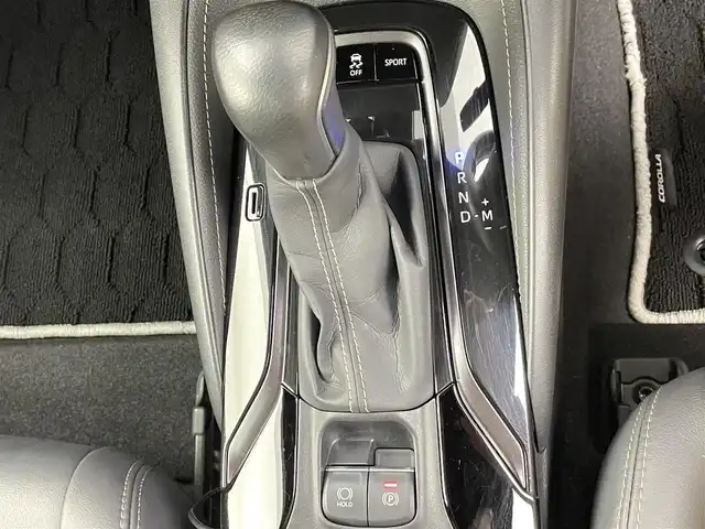 トヨタ カローラ ダブルバイビー 千葉県 2021(令3)年 3.2万km ホワイトパールクリスタルシャイン セーフティセンス（予防安全パッケージ）/・プリクラッシュセーフティ/（歩行者／自転車運転者検知機能付衝突回避支援タイプ）/・レーントレーシングアシスト/・全車速追従機能付レーダークルーズコントロール/・オートマチックハイビーム/・ロードサインアシスト/ブラインドスポットモニター/純正9インチディスプレイオーディオ/・Bluetooth接続/・バックカメラ/合皮レザーシート/・シートヒーター/ステアリングヒーター/スマートキー/LEDヘッドライト/フォグランプ/前後コーナーセンサー/ビルトインETC