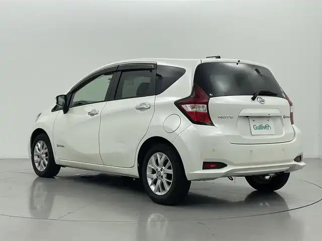 日産 ノート e－パワー X 熊本県 2018(平30)年 4万km ブリリアントホワイトパール 社外ナビCN-RE04WD（ＣＤ・ＤＶＤ・フルセグ・ＢＴ）/ＥＴＣ　/バックカメラ　/社外前方ドライブレコーダー　/前後クリアランスソナー　/衝突軽減ブレーキ　/レーンキープアシスト　/横滑り防止　/パーキングアシスト/電動格納ミラー　/純正フロアマット/純正１５インチAW/オートライト/スマートキー/プッシュスタート