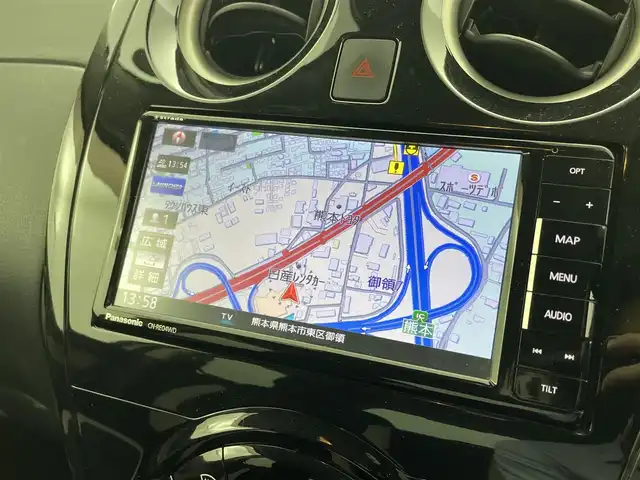日産 ノート e－パワー X 熊本県 2018(平30)年 4万km ブリリアントホワイトパール 社外ナビCN-RE04WD（ＣＤ・ＤＶＤ・フルセグ・ＢＴ）/ＥＴＣ　/バックカメラ　/社外前方ドライブレコーダー　/前後クリアランスソナー　/衝突軽減ブレーキ　/レーンキープアシスト　/横滑り防止　/パーキングアシスト/電動格納ミラー　/純正フロアマット/純正１５インチAW/オートライト/スマートキー/プッシュスタート