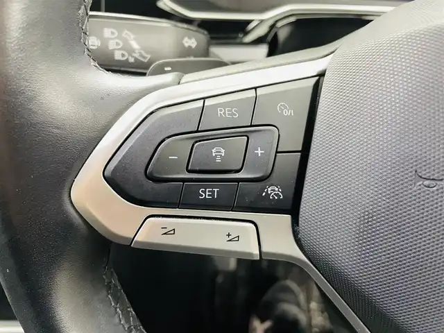 フォルクスワーゲン ＶＷ ポロ TSI Rライン 福島県 2022(令4)年 3万km ピュアホワイト 純正ナビゲーション/・FM/AM/BT/USB/・ビルトインETC2.0/・バックカメラ/・前後ドライブレコーダー/ハーフレザーシート/革巻きステアリング/・ステアリングスイッチ/・パドルシフト/・クルーズコントロール追従/ブラインドスポットモニター/クリアランスソナー/パークトロニック/アイドリングストップ/電動格納ミラー/・ウィンカーミラー/プッシュスタート/・スマートキー/LEDヘッドライト/・フォグランプ/・オートライト/純正フロアマット/純正17インチAW/積込みスタッドレスタイヤ