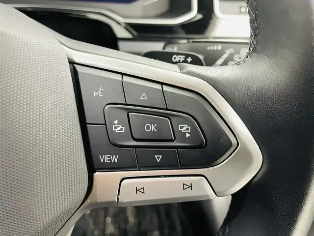 フォルクスワーゲン ＶＷ ポロ TSI Rライン 福島県 2022(令4)年 3万km ピュアホワイト 純正ナビゲーション/・FM/AM/BT/USB/・ビルトインETC2.0/・バックカメラ/・前後ドライブレコーダー/ハーフレザーシート/革巻きステアリング/・ステアリングスイッチ/・パドルシフト/・クルーズコントロール追従/ブラインドスポットモニター/クリアランスソナー/パークトロニック/アイドリングストップ/電動格納ミラー/・ウィンカーミラー/プッシュスタート/・スマートキー/LEDヘッドライト/・フォグランプ/・オートライト/純正フロアマット/純正17インチAW/積込みスタッドレスタイヤ
