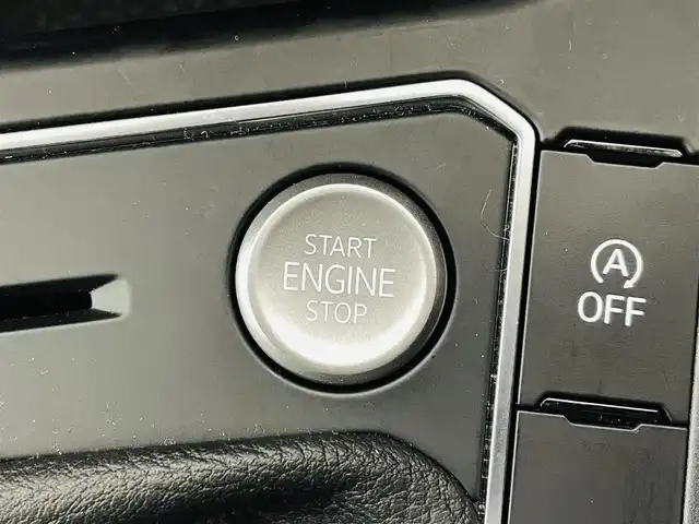 フォルクスワーゲン ＶＷ ポロ TSI Rライン 福島県 2022(令4)年 3万km ピュアホワイト 純正ナビゲーション/・FM/AM/BT/USB/・ビルトインETC2.0/・バックカメラ/・前後ドライブレコーダー/ハーフレザーシート/革巻きステアリング/・ステアリングスイッチ/・パドルシフト/・クルーズコントロール追従/ブラインドスポットモニター/クリアランスソナー/パークトロニック/アイドリングストップ/電動格納ミラー/・ウィンカーミラー/プッシュスタート/・スマートキー/LEDヘッドライト/・フォグランプ/・オートライト/純正フロアマット/純正17インチAW/積込みスタッドレスタイヤ
