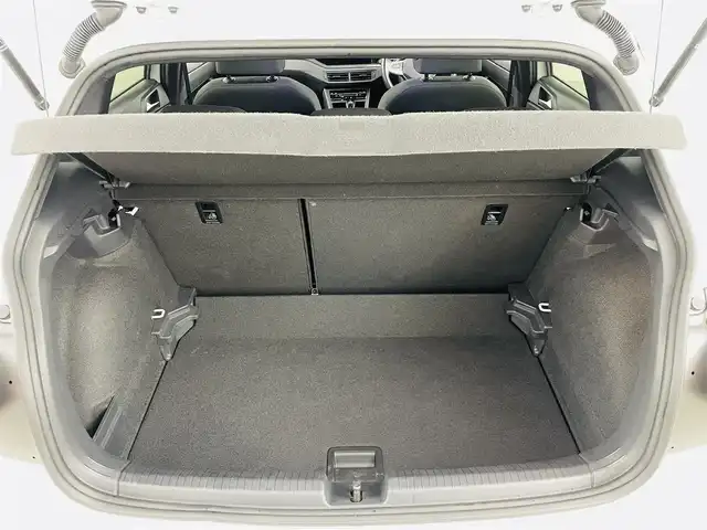 フォルクスワーゲン ＶＷ ポロ TSI Rライン 福島県 2022(令4)年 3万km ピュアホワイト 純正ナビゲーション/・FM/AM/BT/USB/・ビルトインETC2.0/・バックカメラ/・前後ドライブレコーダー/ハーフレザーシート/革巻きステアリング/・ステアリングスイッチ/・パドルシフト/・クルーズコントロール追従/ブラインドスポットモニター/クリアランスソナー/パークトロニック/アイドリングストップ/電動格納ミラー/・ウィンカーミラー/プッシュスタート/・スマートキー/LEDヘッドライト/・フォグランプ/・オートライト/純正フロアマット/純正17インチAW/積込みスタッドレスタイヤ