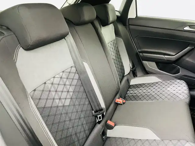 フォルクスワーゲン ＶＷ ポロ TSI Rライン 福島県 2022(令4)年 3万km ピュアホワイト 純正ナビゲーション/・FM/AM/BT/USB/・ビルトインETC2.0/・バックカメラ/・前後ドライブレコーダー/ハーフレザーシート/革巻きステアリング/・ステアリングスイッチ/・パドルシフト/・クルーズコントロール追従/ブラインドスポットモニター/クリアランスソナー/パークトロニック/アイドリングストップ/電動格納ミラー/・ウィンカーミラー/プッシュスタート/・スマートキー/LEDヘッドライト/・フォグランプ/・オートライト/純正フロアマット/純正17インチAW/積込みスタッドレスタイヤ