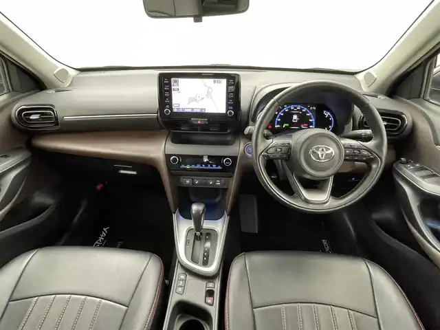 トヨタ ヤリスクロス ハイブリッド Z 熊本県 2021(令3)年 3.5万km ブラックマイカ/ホワイトパールクリスタルシャイン 2トーン 禁煙車　/純正ナビ（ＡＭ・ＦＭ・ＢＴ・フルセグ）/全方位カメラ　/ビルトインＥＴＣ　/前席シートヒーター　/運転席パワーシート　/ステアリングヒーター/前後クリアランスソナー　/トヨタセーフティーセンス/・レーダークルーズコントロール/・プリクラッシュセーフティ/・レーンキープアシスト/・標識認識機能/・ブラインドスポットモニター/横滑り防止/前後クリアランスソナー/AC100充電/純正フロアマット/純正１８インチAW/オートライト/オートマチックハイビーム/LEDヘッドライト/スマートキー/プッシュスタート/スペアキー1本/保証書　/取扱説明書