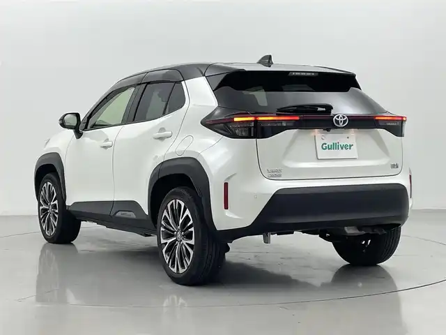 トヨタ ヤリスクロス ハイブリッド Z 熊本県 2021(令3)年 3.5万km ブラックマイカ/ホワイトパールクリスタルシャイン 2トーン 禁煙車　/純正ナビ（ＡＭ・ＦＭ・ＢＴ・フルセグ）/全方位カメラ　/ビルトインＥＴＣ　/前席シートヒーター　/運転席パワーシート　/ステアリングヒーター/前後クリアランスソナー　/トヨタセーフティーセンス/・レーダークルーズコントロール/・プリクラッシュセーフティ/・レーンキープアシスト/・標識認識機能/・ブラインドスポットモニター/横滑り防止/前後クリアランスソナー/AC100充電/純正フロアマット/純正１８インチAW/オートライト/オートマチックハイビーム/LEDヘッドライト/スマートキー/プッシュスタート/スペアキー1本/保証書　/取扱説明書