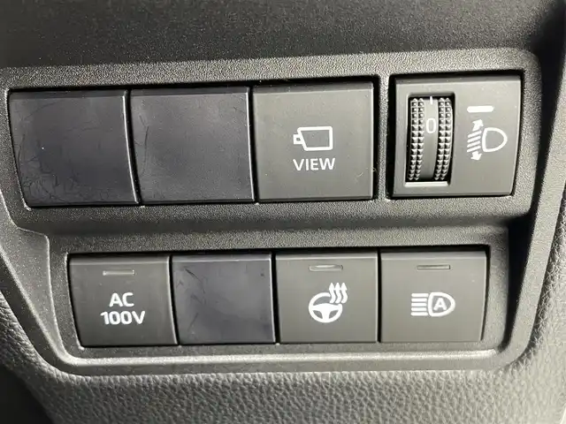 トヨタ ヤリスクロス ハイブリッド Z 熊本県 2021(令3)年 3.5万km ブラックマイカ/ホワイトパールクリスタルシャイン 2トーン 禁煙車　/純正ナビ（ＡＭ・ＦＭ・ＢＴ・フルセグ）/全方位カメラ　/ビルトインＥＴＣ　/前席シートヒーター　/運転席パワーシート　/ステアリングヒーター/前後クリアランスソナー　/トヨタセーフティーセンス/・レーダークルーズコントロール/・プリクラッシュセーフティ/・レーンキープアシスト/・標識認識機能/・ブラインドスポットモニター/横滑り防止/前後クリアランスソナー/AC100充電/純正フロアマット/純正１８インチAW/オートライト/オートマチックハイビーム/LEDヘッドライト/スマートキー/プッシュスタート/スペアキー1本/保証書　/取扱説明書