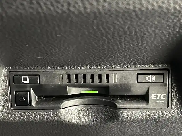 トヨタ ヤリスクロス ハイブリッド Z 熊本県 2021(令3)年 3.5万km ブラックマイカ/ホワイトパールクリスタルシャイン 2トーン 禁煙車　/純正ナビ（ＡＭ・ＦＭ・ＢＴ・フルセグ）/全方位カメラ　/ビルトインＥＴＣ　/前席シートヒーター　/運転席パワーシート　/ステアリングヒーター/前後クリアランスソナー　/トヨタセーフティーセンス/・レーダークルーズコントロール/・プリクラッシュセーフティ/・レーンキープアシスト/・標識認識機能/・ブラインドスポットモニター/横滑り防止/前後クリアランスソナー/AC100充電/純正フロアマット/純正１８インチAW/オートライト/オートマチックハイビーム/LEDヘッドライト/スマートキー/プッシュスタート/スペアキー1本/保証書　/取扱説明書