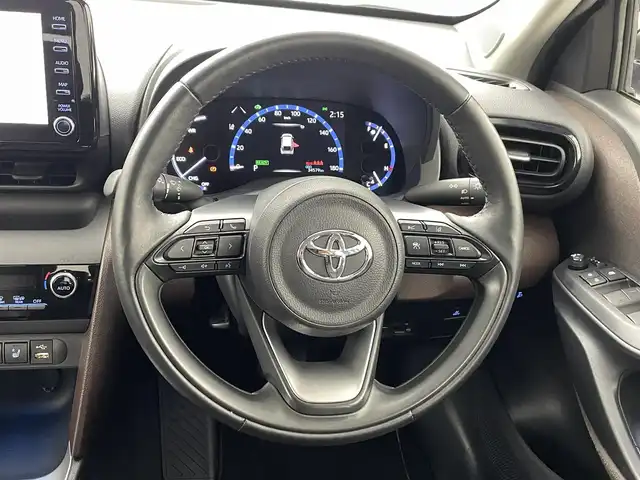 トヨタ ヤリスクロス ハイブリッド Z 熊本県 2021(令3)年 3.5万km ブラックマイカ/ホワイトパールクリスタルシャイン 2トーン 禁煙車　/純正ナビ（ＡＭ・ＦＭ・ＢＴ・フルセグ）/全方位カメラ　/ビルトインＥＴＣ　/前席シートヒーター　/運転席パワーシート　/ステアリングヒーター/前後クリアランスソナー　/トヨタセーフティーセンス/・レーダークルーズコントロール/・プリクラッシュセーフティ/・レーンキープアシスト/・標識認識機能/・ブラインドスポットモニター/横滑り防止/前後クリアランスソナー/AC100充電/純正フロアマット/純正１８インチAW/オートライト/オートマチックハイビーム/LEDヘッドライト/スマートキー/プッシュスタート/スペアキー1本/保証書　/取扱説明書