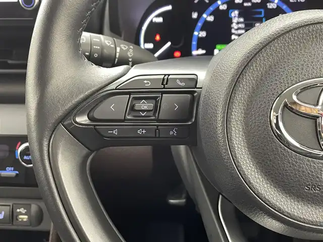 トヨタ ヤリスクロス ハイブリッド Z 熊本県 2021(令3)年 3.5万km ブラックマイカ/ホワイトパールクリスタルシャイン 2トーン 禁煙車　/純正ナビ（ＡＭ・ＦＭ・ＢＴ・フルセグ）/全方位カメラ　/ビルトインＥＴＣ　/前席シートヒーター　/運転席パワーシート　/ステアリングヒーター/前後クリアランスソナー　/トヨタセーフティーセンス/・レーダークルーズコントロール/・プリクラッシュセーフティ/・レーンキープアシスト/・標識認識機能/・ブラインドスポットモニター/横滑り防止/前後クリアランスソナー/AC100充電/純正フロアマット/純正１８インチAW/オートライト/オートマチックハイビーム/LEDヘッドライト/スマートキー/プッシュスタート/スペアキー1本/保証書　/取扱説明書