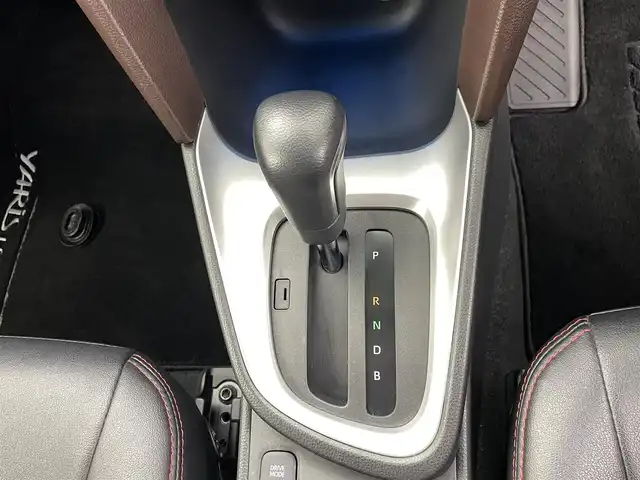 トヨタ ヤリスクロス ハイブリッド Z 熊本県 2021(令3)年 3.5万km ブラックマイカ/ホワイトパールクリスタルシャイン 2トーン 禁煙車　/純正ナビ（ＡＭ・ＦＭ・ＢＴ・フルセグ）/全方位カメラ　/ビルトインＥＴＣ　/前席シートヒーター　/運転席パワーシート　/ステアリングヒーター/前後クリアランスソナー　/トヨタセーフティーセンス/・レーダークルーズコントロール/・プリクラッシュセーフティ/・レーンキープアシスト/・標識認識機能/・ブラインドスポットモニター/横滑り防止/前後クリアランスソナー/AC100充電/純正フロアマット/純正１８インチAW/オートライト/オートマチックハイビーム/LEDヘッドライト/スマートキー/プッシュスタート/スペアキー1本/保証書　/取扱説明書