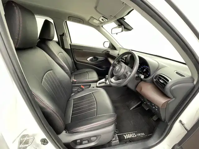 トヨタ ヤリスクロス ハイブリッド Z 熊本県 2021(令3)年 3.5万km ブラックマイカ/ホワイトパールクリスタルシャイン 2トーン 禁煙車　/純正ナビ（ＡＭ・ＦＭ・ＢＴ・フルセグ）/全方位カメラ　/ビルトインＥＴＣ　/前席シートヒーター　/運転席パワーシート　/ステアリングヒーター/前後クリアランスソナー　/トヨタセーフティーセンス/・レーダークルーズコントロール/・プリクラッシュセーフティ/・レーンキープアシスト/・標識認識機能/・ブラインドスポットモニター/横滑り防止/前後クリアランスソナー/AC100充電/純正フロアマット/純正１８インチAW/オートライト/オートマチックハイビーム/LEDヘッドライト/スマートキー/プッシュスタート/スペアキー1本/保証書　/取扱説明書