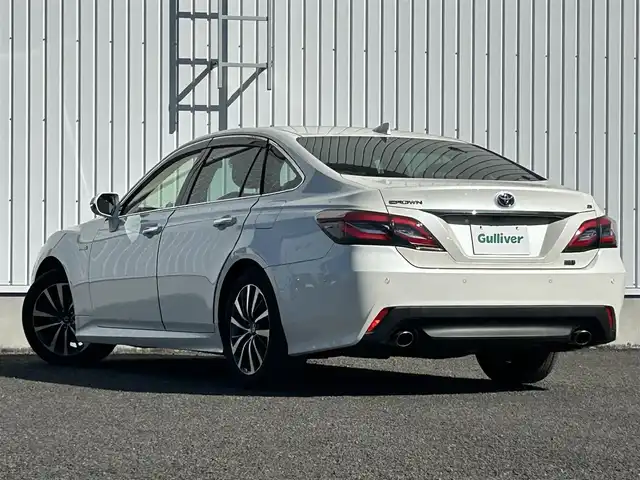 トヨタ クラウン ハイブリッド G 熊本県 2018(平30)年 4.4万km ホワイトパールクリスタルシャイン 純正ナビ/・AM/FM/CD/DVD/BT/・フルセグTV/・TVキャンセラー/・全方位カメラ/デジタルインナーミラーー/トヨタセーフティーセンス/・プリクラッシュセーフティ/・レーダークルーズコントロール/・レーントレーシングアシスト/・オートマチックハイビーム/・ロードサインアシスト/・ドライバー異常対応システム/・リクロストラフィックアラート/ヘッドアップディスプレイ/ブラインドスポットミニター/電動パーキングブレーキ/・ブレーキホールド/LEDライト/・フォグランプ/走行モード切替/・ECO/ノーマル/sports/snow/EV/電動格納ミラー/・ウィンカーミラー/革巻きステアリング/・ステアリングスイッチ/・オートアウェイ機能/革シート/D＋N席パワーシート/・ドライビングポジション・メモリー/前席シートヒーター/ビルトインETC/前方ドライブレコーダー/純正17インチAW/純正フロアマット/プッシュスタート/・スマートキー