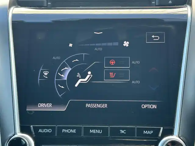 トヨタ クラウン ハイブリッド G 熊本県 2018(平30)年 4.4万km ホワイトパールクリスタルシャイン 純正ナビ/・AM/FM/CD/DVD/BT/・フルセグTV/・TVキャンセラー/・全方位カメラ/デジタルインナーミラーー/トヨタセーフティーセンス/・プリクラッシュセーフティ/・レーダークルーズコントロール/・レーントレーシングアシスト/・オートマチックハイビーム/・ロードサインアシスト/・ドライバー異常対応システム/・リクロストラフィックアラート/ヘッドアップディスプレイ/ブラインドスポットミニター/電動パーキングブレーキ/・ブレーキホールド/LEDライト/・フォグランプ/走行モード切替/・ECO/ノーマル/sports/snow/EV/電動格納ミラー/・ウィンカーミラー/革巻きステアリング/・ステアリングスイッチ/・オートアウェイ機能/革シート/D＋N席パワーシート/・ドライビングポジション・メモリー/前席シートヒーター/ビルトインETC/前方ドライブレコーダー/純正17インチAW/純正フロアマット/プッシュスタート/・スマートキー