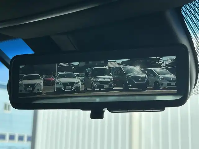 トヨタ クラウン ハイブリッド G 熊本県 2018(平30)年 4.4万km ホワイトパールクリスタルシャイン 純正ナビ/・AM/FM/CD/DVD/BT/・フルセグTV/・TVキャンセラー/・全方位カメラ/デジタルインナーミラーー/トヨタセーフティーセンス/・プリクラッシュセーフティ/・レーダークルーズコントロール/・レーントレーシングアシスト/・オートマチックハイビーム/・ロードサインアシスト/・ドライバー異常対応システム/・リクロストラフィックアラート/ヘッドアップディスプレイ/ブラインドスポットミニター/電動パーキングブレーキ/・ブレーキホールド/LEDライト/・フォグランプ/走行モード切替/・ECO/ノーマル/sports/snow/EV/電動格納ミラー/・ウィンカーミラー/革巻きステアリング/・ステアリングスイッチ/・オートアウェイ機能/革シート/D＋N席パワーシート/・ドライビングポジション・メモリー/前席シートヒーター/ビルトインETC/前方ドライブレコーダー/純正17インチAW/純正フロアマット/プッシュスタート/・スマートキー