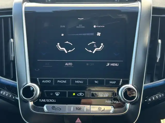 トヨタ クラウン ハイブリッド G 熊本県 2018(平30)年 4.4万km ホワイトパールクリスタルシャイン 純正ナビ/・AM/FM/CD/DVD/BT/・フルセグTV/・TVキャンセラー/・全方位カメラ/デジタルインナーミラーー/トヨタセーフティーセンス/・プリクラッシュセーフティ/・レーダークルーズコントロール/・レーントレーシングアシスト/・オートマチックハイビーム/・ロードサインアシスト/・ドライバー異常対応システム/・リクロストラフィックアラート/ヘッドアップディスプレイ/ブラインドスポットミニター/電動パーキングブレーキ/・ブレーキホールド/LEDライト/・フォグランプ/走行モード切替/・ECO/ノーマル/sports/snow/EV/電動格納ミラー/・ウィンカーミラー/革巻きステアリング/・ステアリングスイッチ/・オートアウェイ機能/革シート/D＋N席パワーシート/・ドライビングポジション・メモリー/前席シートヒーター/ビルトインETC/前方ドライブレコーダー/純正17インチAW/純正フロアマット/プッシュスタート/・スマートキー