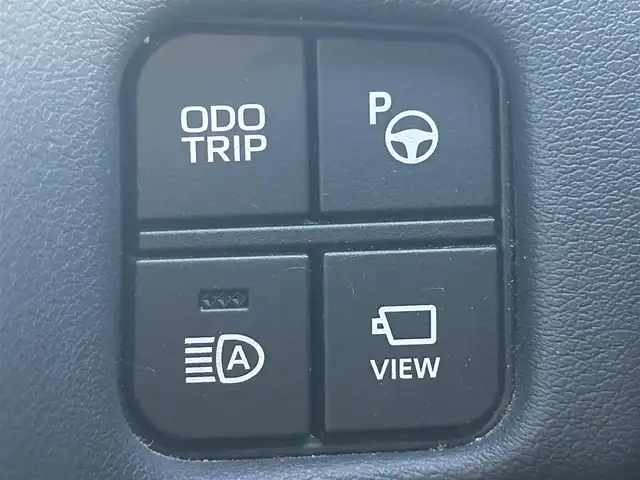 トヨタ クラウン ハイブリッド G 熊本県 2018(平30)年 4.4万km ホワイトパールクリスタルシャイン 純正ナビ/・AM/FM/CD/DVD/BT/・フルセグTV/・TVキャンセラー/・全方位カメラ/デジタルインナーミラーー/トヨタセーフティーセンス/・プリクラッシュセーフティ/・レーダークルーズコントロール/・レーントレーシングアシスト/・オートマチックハイビーム/・ロードサインアシスト/・ドライバー異常対応システム/・リクロストラフィックアラート/ヘッドアップディスプレイ/ブラインドスポットミニター/電動パーキングブレーキ/・ブレーキホールド/LEDライト/・フォグランプ/走行モード切替/・ECO/ノーマル/sports/snow/EV/電動格納ミラー/・ウィンカーミラー/革巻きステアリング/・ステアリングスイッチ/・オートアウェイ機能/革シート/D＋N席パワーシート/・ドライビングポジション・メモリー/前席シートヒーター/ビルトインETC/前方ドライブレコーダー/純正17インチAW/純正フロアマット/プッシュスタート/・スマートキー