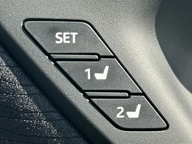 トヨタ クラウン ハイブリッド G 熊本県 2018(平30)年 4.4万km ホワイトパールクリスタルシャイン 純正ナビ/・AM/FM/CD/DVD/BT/・フルセグTV/・TVキャンセラー/・全方位カメラ/デジタルインナーミラーー/トヨタセーフティーセンス/・プリクラッシュセーフティ/・レーダークルーズコントロール/・レーントレーシングアシスト/・オートマチックハイビーム/・ロードサインアシスト/・ドライバー異常対応システム/・リクロストラフィックアラート/ヘッドアップディスプレイ/ブラインドスポットミニター/電動パーキングブレーキ/・ブレーキホールド/LEDライト/・フォグランプ/走行モード切替/・ECO/ノーマル/sports/snow/EV/電動格納ミラー/・ウィンカーミラー/革巻きステアリング/・ステアリングスイッチ/・オートアウェイ機能/革シート/D＋N席パワーシート/・ドライビングポジション・メモリー/前席シートヒーター/ビルトインETC/前方ドライブレコーダー/純正17インチAW/純正フロアマット/プッシュスタート/・スマートキー